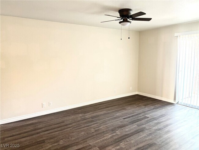 Foto del edificio - 5260 River Glen Dr