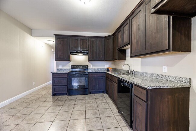 Building Photo - 7317 Colonial Dr