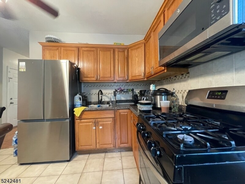 Primary Photo - 613 E 24th St