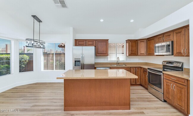 Foto del edificio - 1706 E Windsong Dr