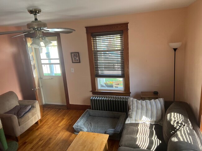 Foto del edificio - 627 Rockingham St