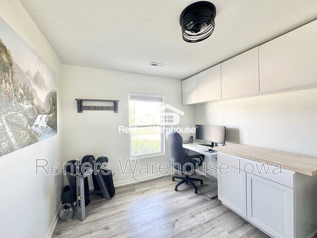 Foto del edificio - 375 Hillside Dr