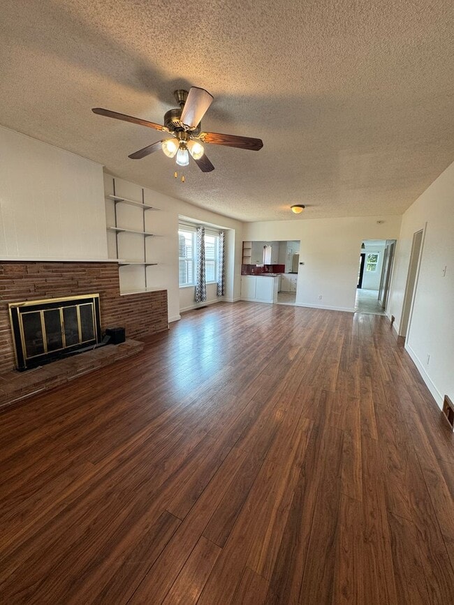 Building Photo - Cozy Eastgate Home