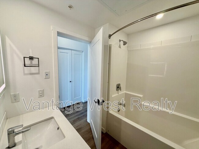 Photo du bâtiment - 544-1274 Devonshire Ave