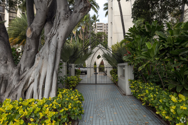 Building Photo - Liliuokalani Gardens