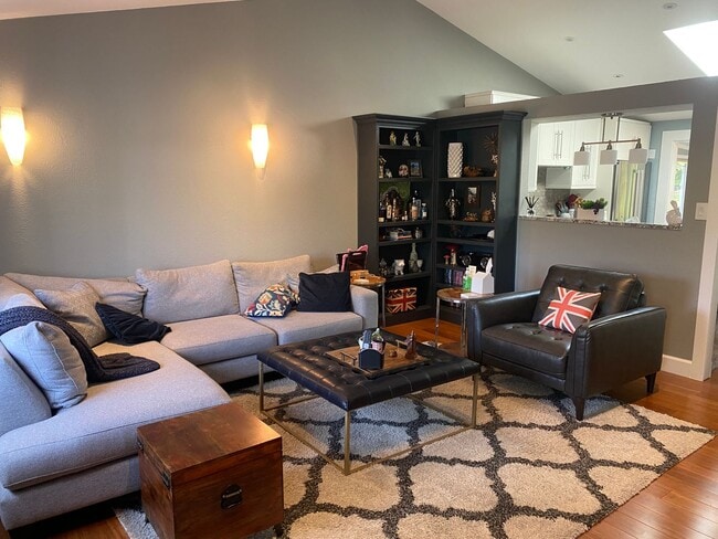 Foto del edificio - 1817 Tyler Ave