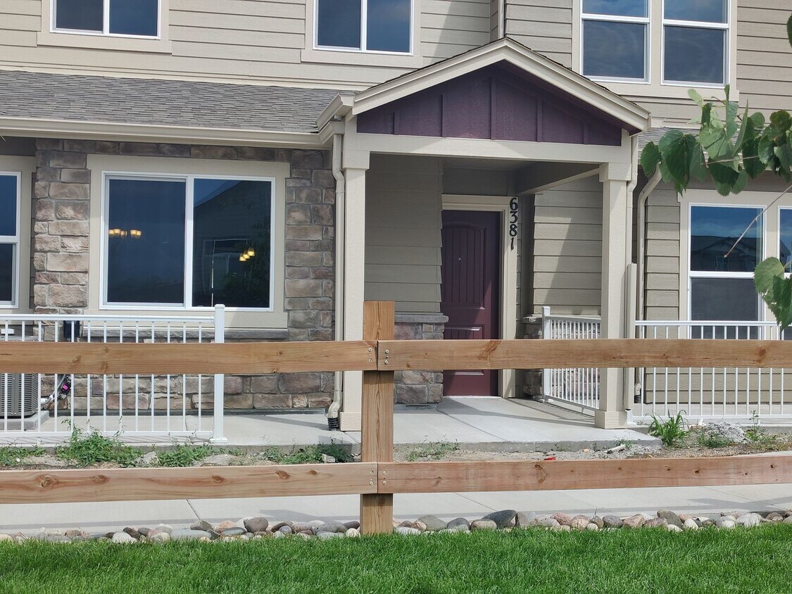 Primary Photo - 3 BED/2-1/2 BATH TOWNHOME IN LORSON RANCH