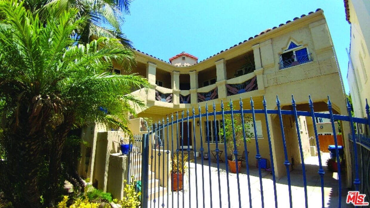 Foto principal - 1134 S Hayworth Ave