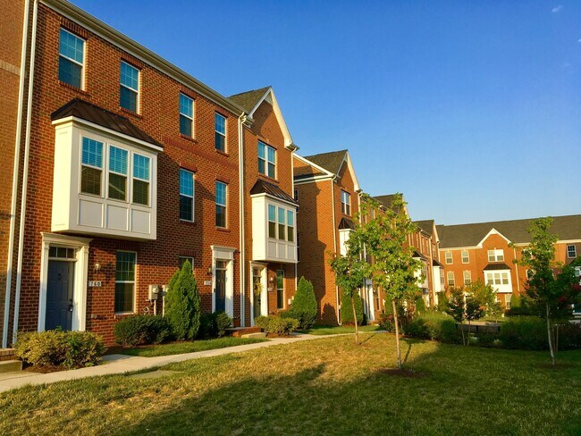 Foto del edificio - Charming 2Bed/2.5Bath in Greektown, MD!