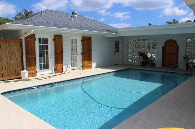Foto del edificio - 11381 Avery Rd