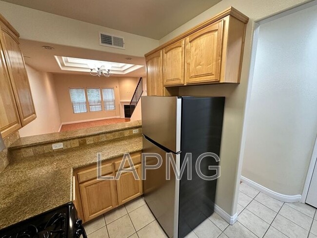Building Photo - 12217 Moorpark St