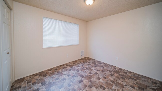 Foto del edificio - 1024 Cedar Ave