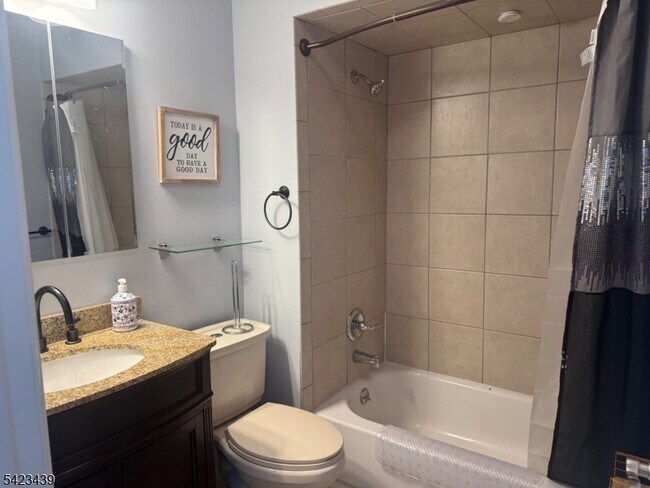 Foto del edificio - 50 Falls Bridge Dr