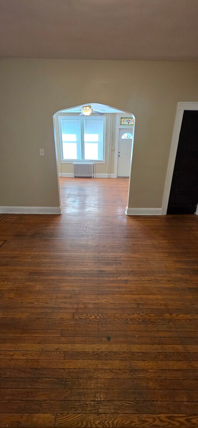 Foto del edificio - 2826 Mayfield Ave