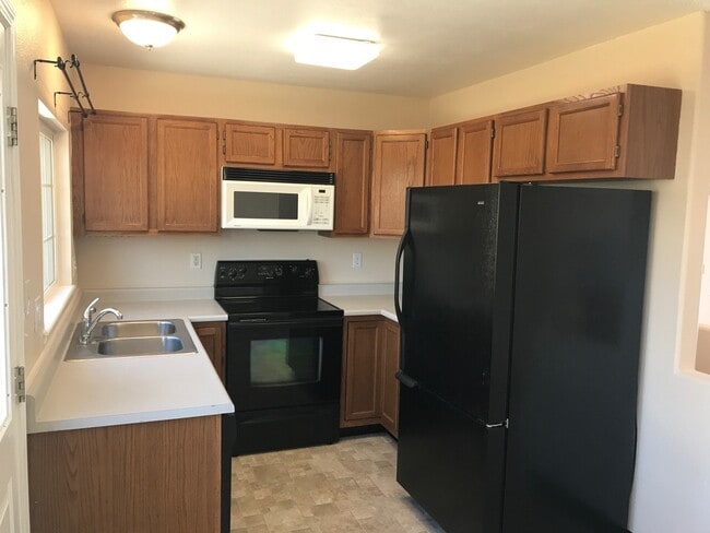 Foto del edificio - CHARMING 3BD in SUNDOWN NEIGHBORHOOD - Security Deposit Waiver Available