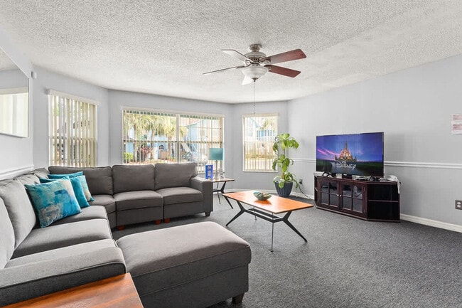 Building Photo - 2745 N Poinciana Blvd