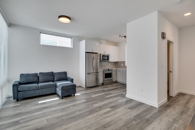 Building Photo - Modern & Bright Seattle 4 Bed Townhome!