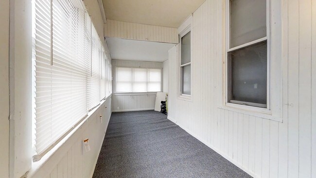 Building Photo - 602 Parry Ave