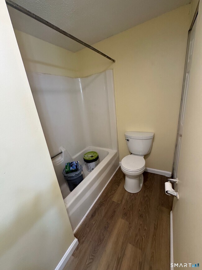 Foto del edificio - 184 Burgundy Hill Ln