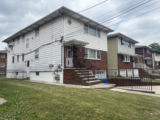 Building Photo - 318 Kennedy Dr