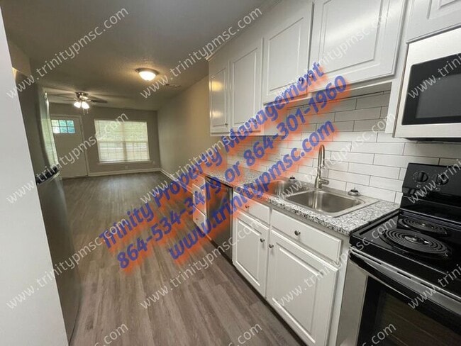 Building Photo - Brand new upfit throughout! Must see!