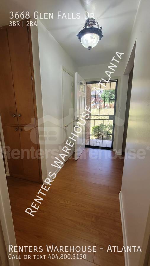 Foto del edificio - A must-see ranch home sitting on basement!