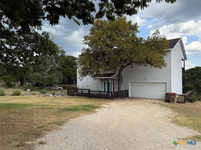 Foto del edificio - 1832 Canyon Lake Dr