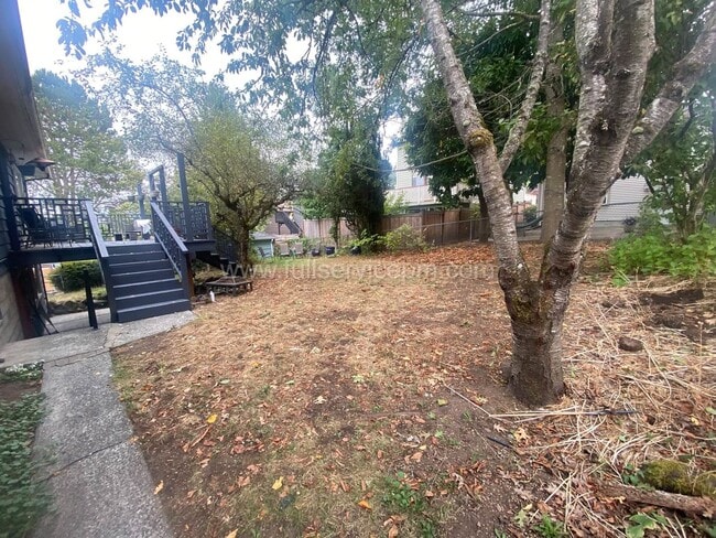 Building Photo - 3845 NE 95th St