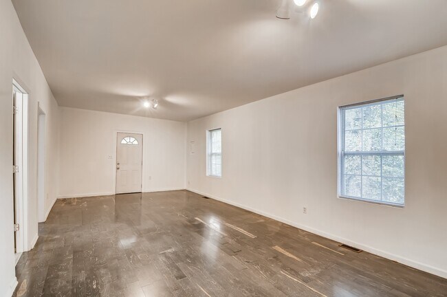 Building Photo - 4925 Ottenville Ave