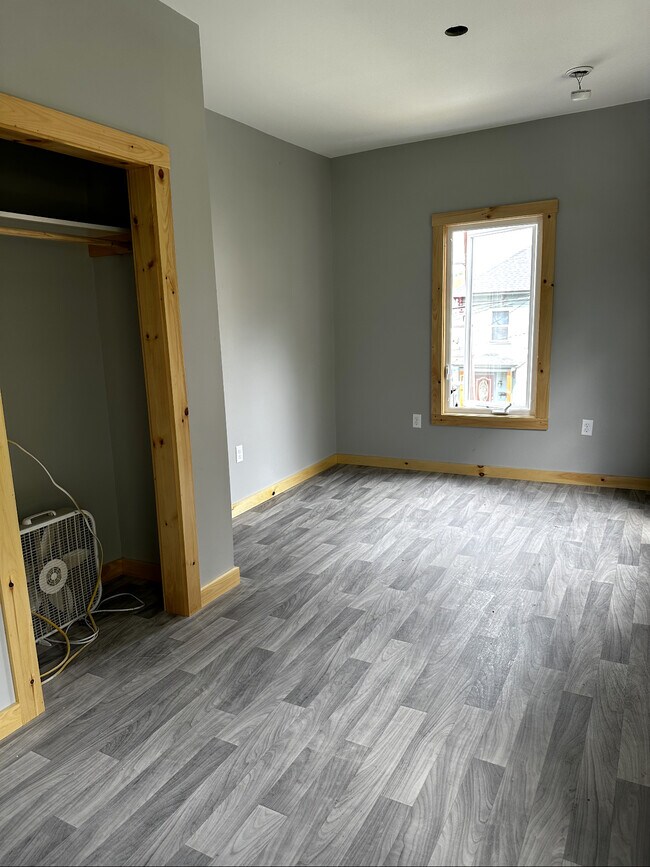 Bedroom - 15 Third St