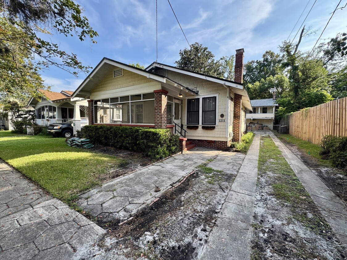 Primary Photo - 1211 Cherry St