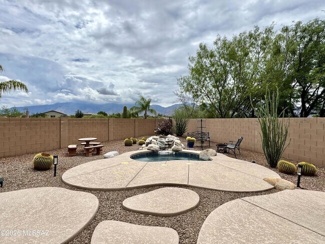 Foto del edificio - 909 W Leatherleaf Dr
