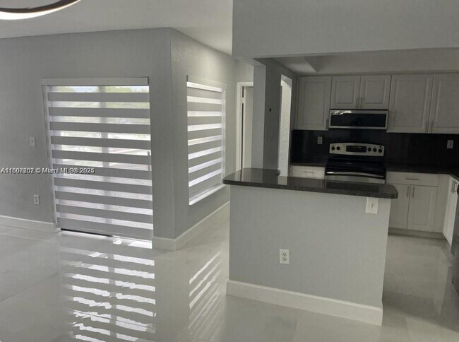 Foto del edificio - 17500 NW 68th Ave