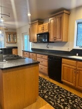 Building Photo - 400 Crestmont Dr