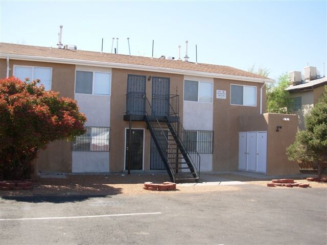 Foto del edificio - 131 Garcia St NE