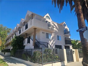 Building Photo - 14159 Gilmore St
