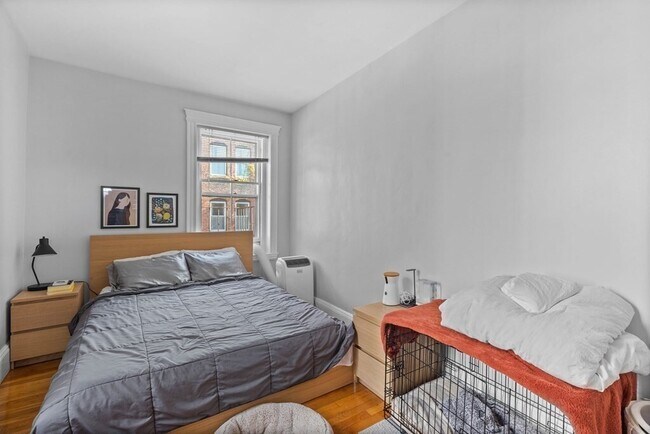 Building Photo - 70 Phillips St