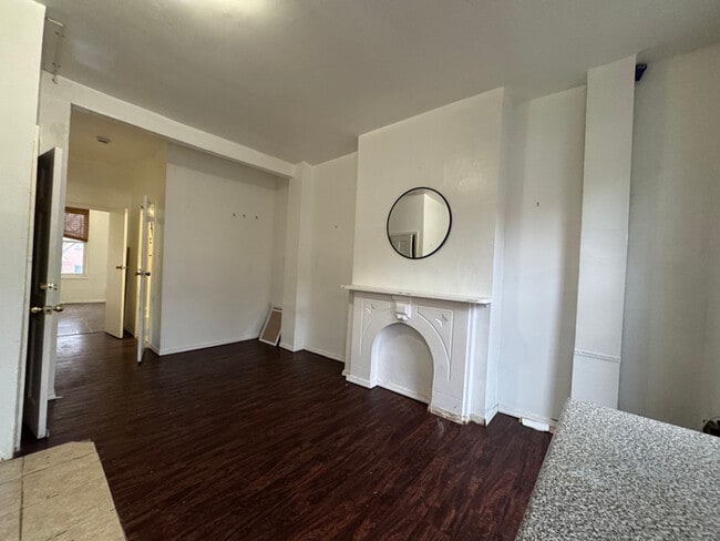 Building Photo - 860 Herkimer St