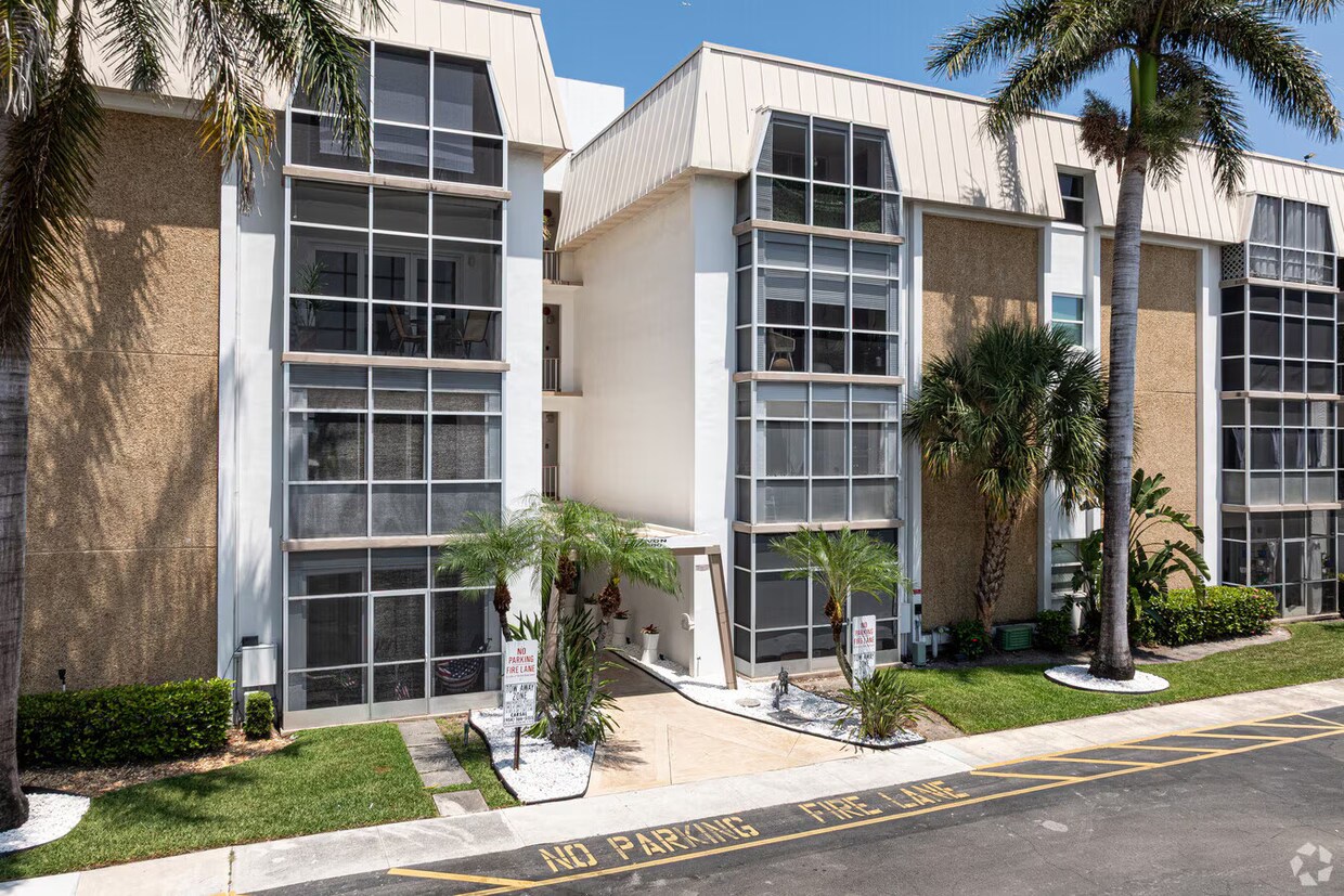 Photo - 3040 NE 16th Ave (Oakland Park, FL)