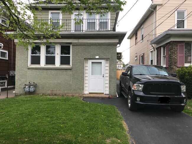 Building Photo - 505 Hinman Ave