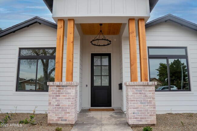 Foto del edificio - 8517 E Highland Ave