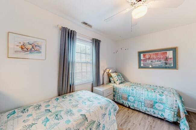 Foto del edificio - 504 Seaweed Ln