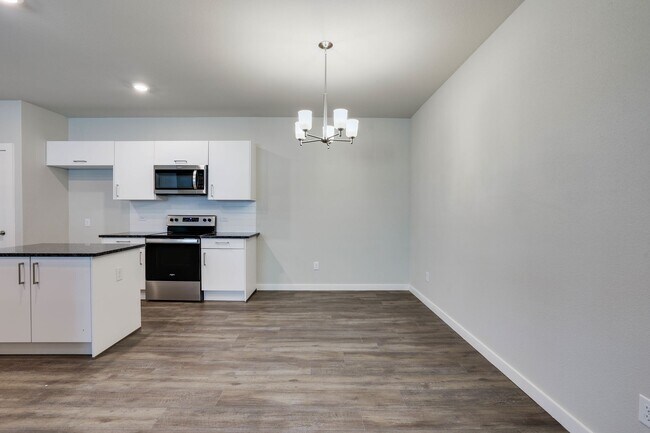 Foto del edificio - AVAILABLE NOW! GORGEOUS 3 BEDROOM DUPLEX L...