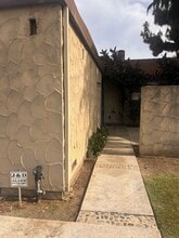 Building Photo - 1900 S Royal Oaks Dr