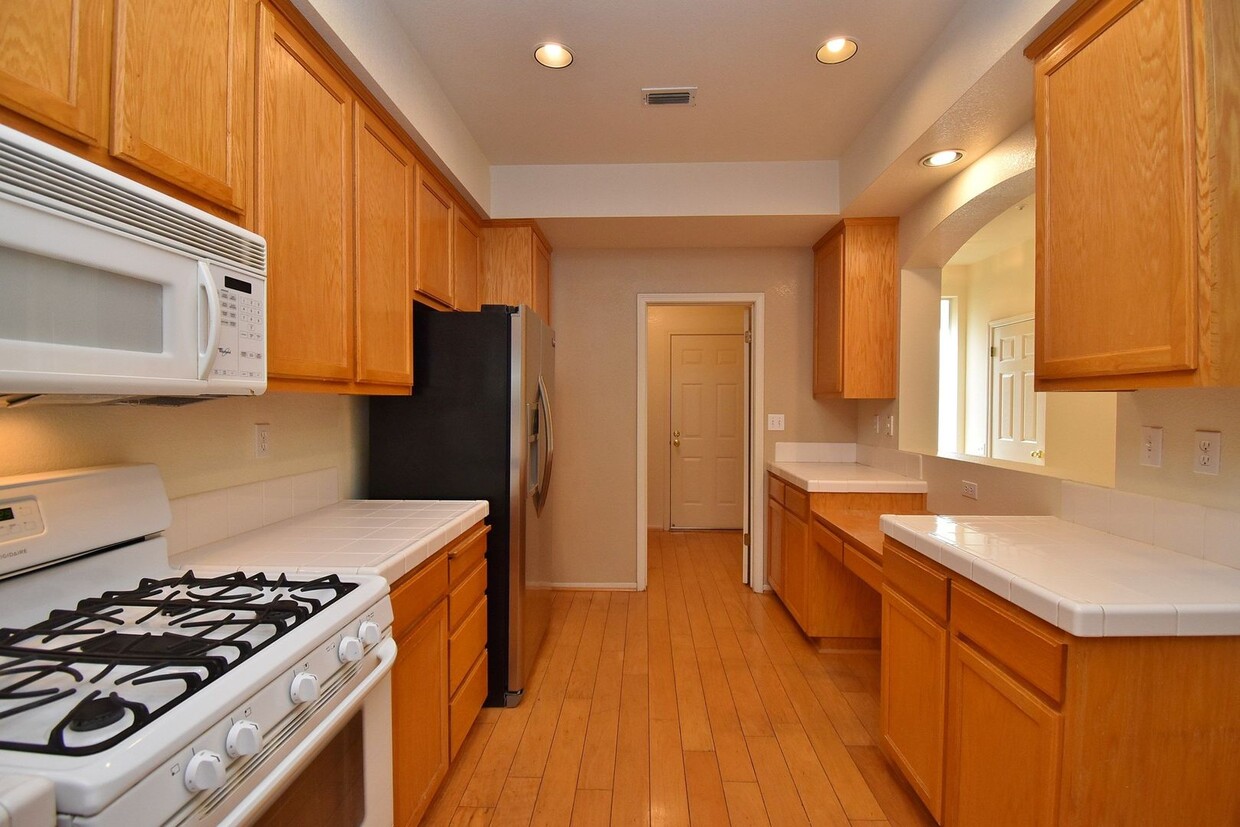 Foto principal - $3,150 / GORGEOUS TWO BEDROOM TOWNHOME IN ...