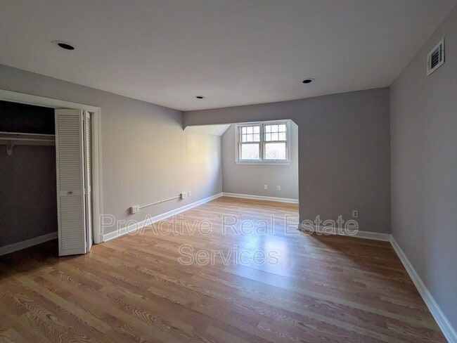 Building Photo - 1014 Colonial Ave