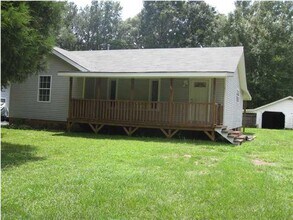Building Photo - 2404 S Hillwood Dr