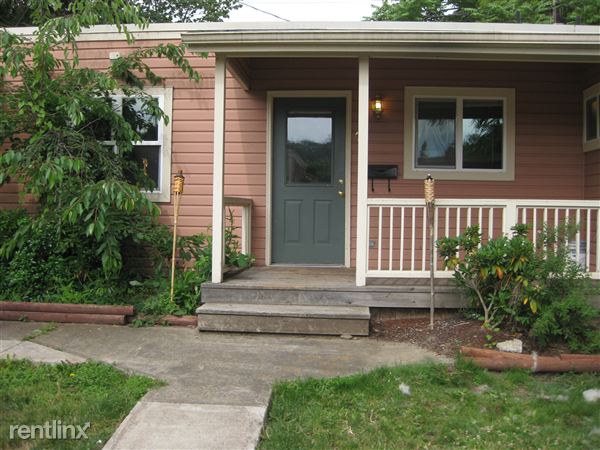 Building Photo - 1247 Villard St
