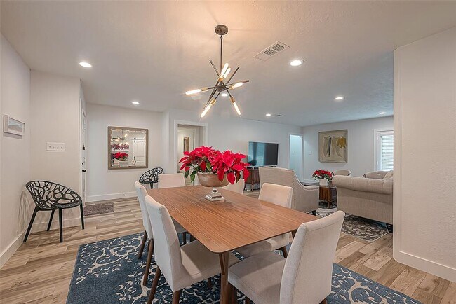 Foto del edificio - 9502 Bob White Dr