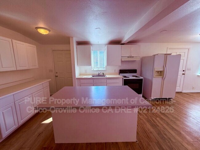 Foto del edificio - 997 Harlan Ave